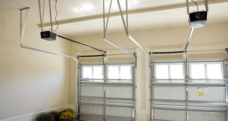 Residential Emergency Garage Door Repair in Winter Park, FL