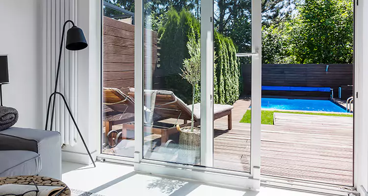 Fixing A Sliding Screen Door Roller in Winter Park, FL