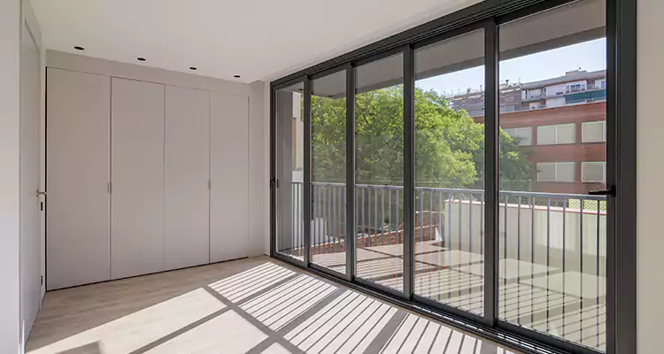 Fix Sliding Screen Door Track in Winter Park, FL